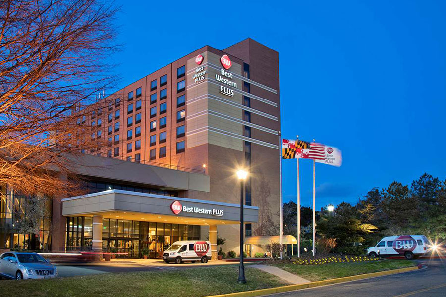 exterior of Best Western Plus Hotel & Conference Center at night